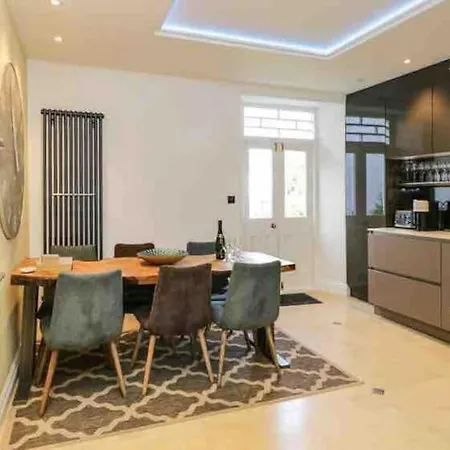 Bank Chambers In With Hot Tub And Access Lejlighed *