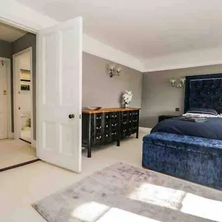 Bank Chambers In With Hot Tub And Access Lejlighed *