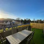 Bank Chambers In With Hot Tub And Access *