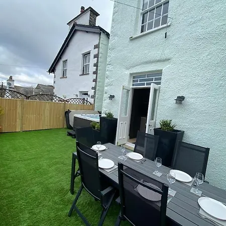 Bank Chambers In With Hot Tub And Access *