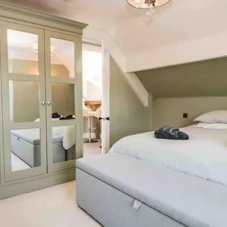 Bank Chambers In With Hot Tub And Access Appartement