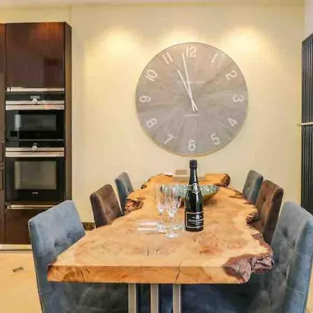 Apartamento Bank Chambers In With Hot Tub And Access *