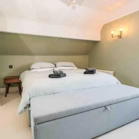 Bank Chambers In Centre With Hot Tub And Parking * Bowness-on-Windermere
