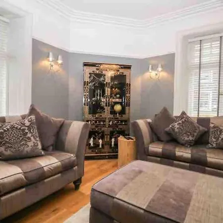 Apartment Bank Chambers In With Hot Tub And Access Bowness-on-Windermere