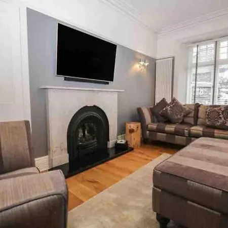 Apartment Bank Chambers In Centre With Hot Tub And Parking *