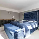Bank Chambers In With Hot Tub And Access Bowness-on-Windermere