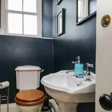 Bank Chambers In With Hot Tub And Access 보우네스온윈더미어