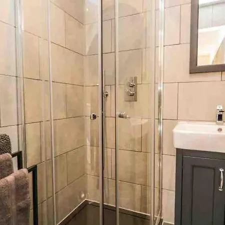 Bank Chambers In With Hot Tub And Access 아파트 보우네스온윈더미어